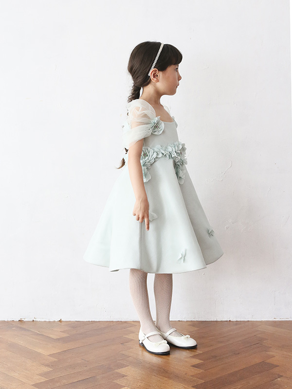 ドレスバックスタイル。こちらのドレスは、インポート商品でおしゃれさんにおすすめの商品です。