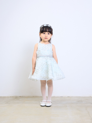 小花柄の可愛い子供レンタルドレスです。
