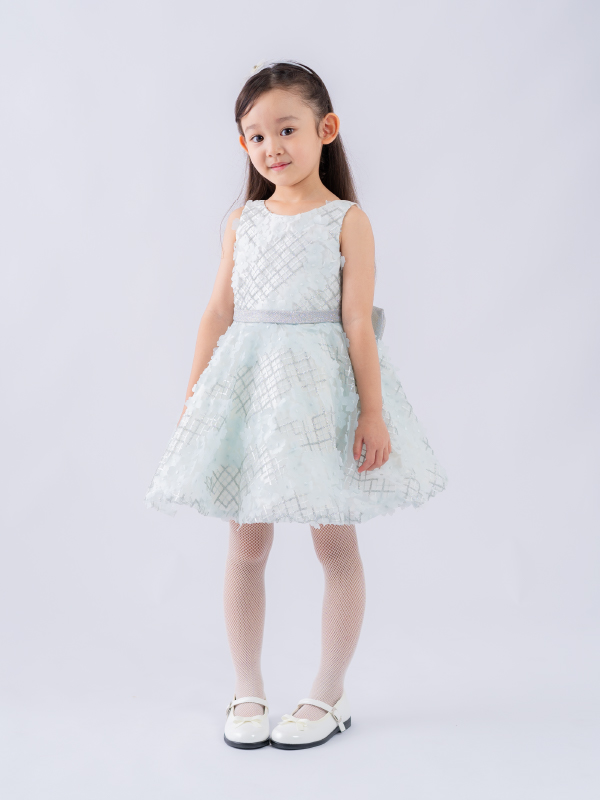 小花柄の可愛い子供レンタルドレスです。