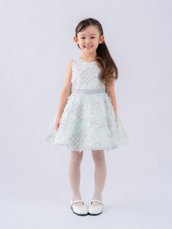 小花柄の可愛い子供レンタルドレスです。
