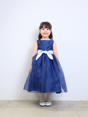 上品なネイビーの子供レンタルドレス