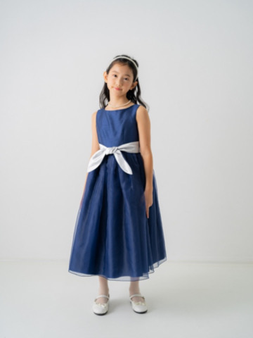 上品なネイビーの子供レンタルドレス