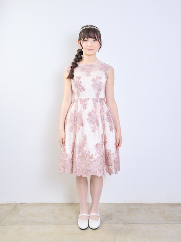 alt="リーフ柄の素敵なカラーレンタルドレス"