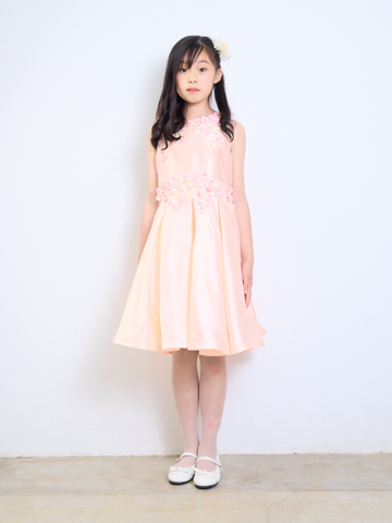 女の子の淡いアプリコットオレンジのかわいい子供レンタルドレス